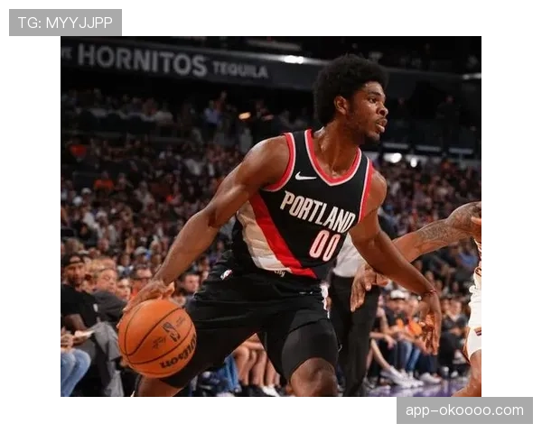 半场数据：王牌队内线得分以28-12大幅领先，完全掌控禁区